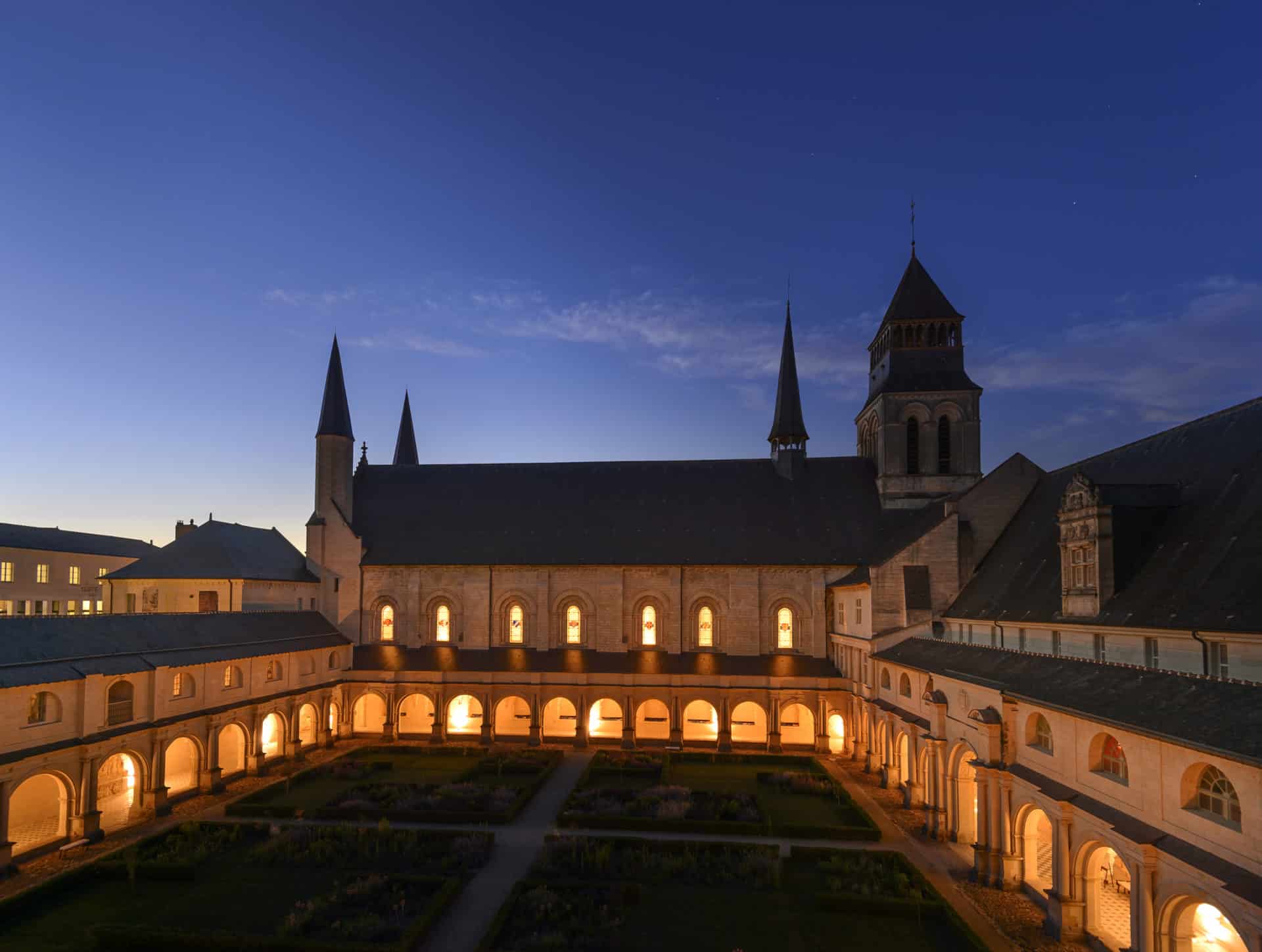 Cloitre de nuit Abbaye royale de Fontevraud