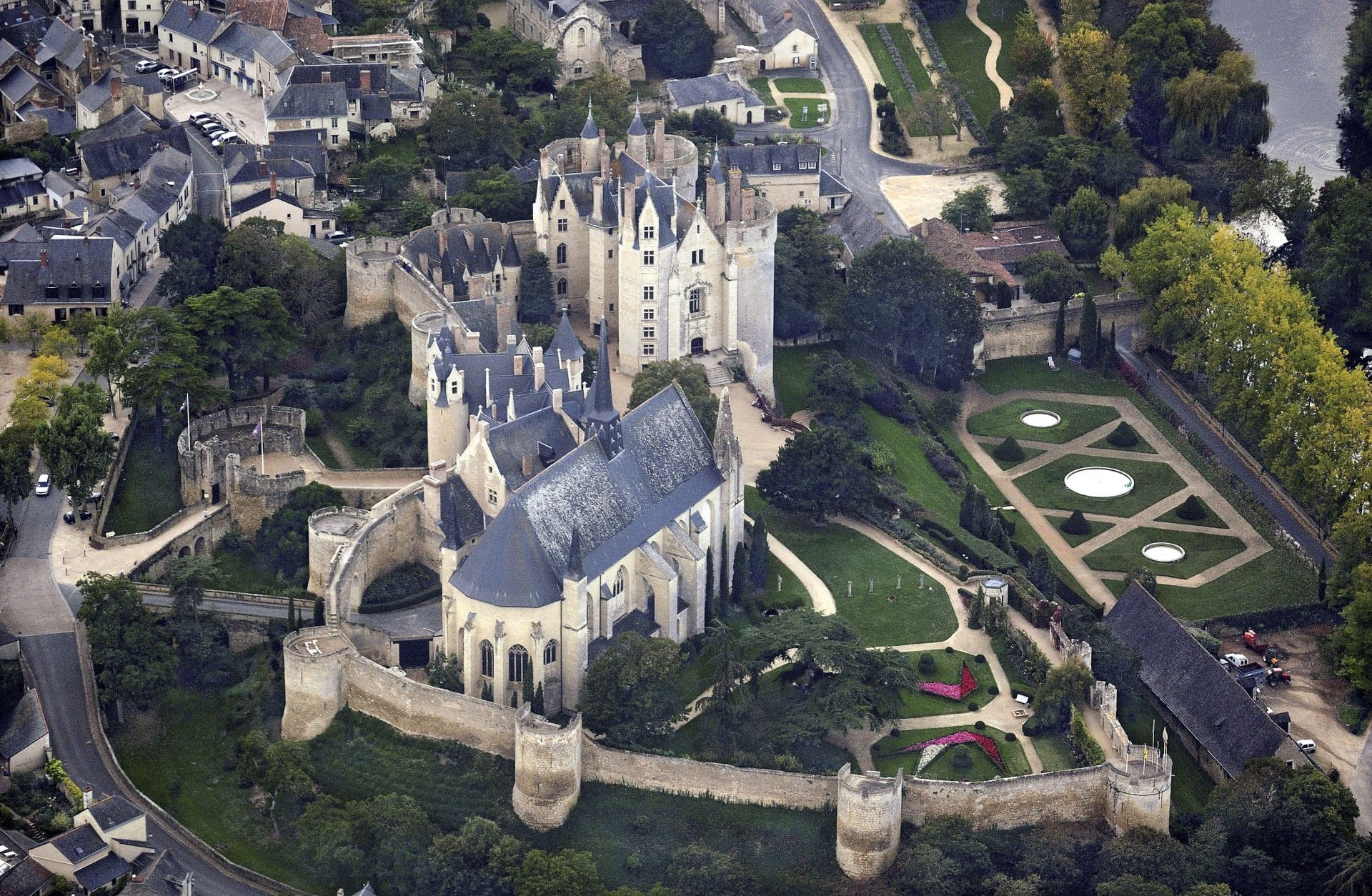 Vue aérienne château Montreuil Bellay