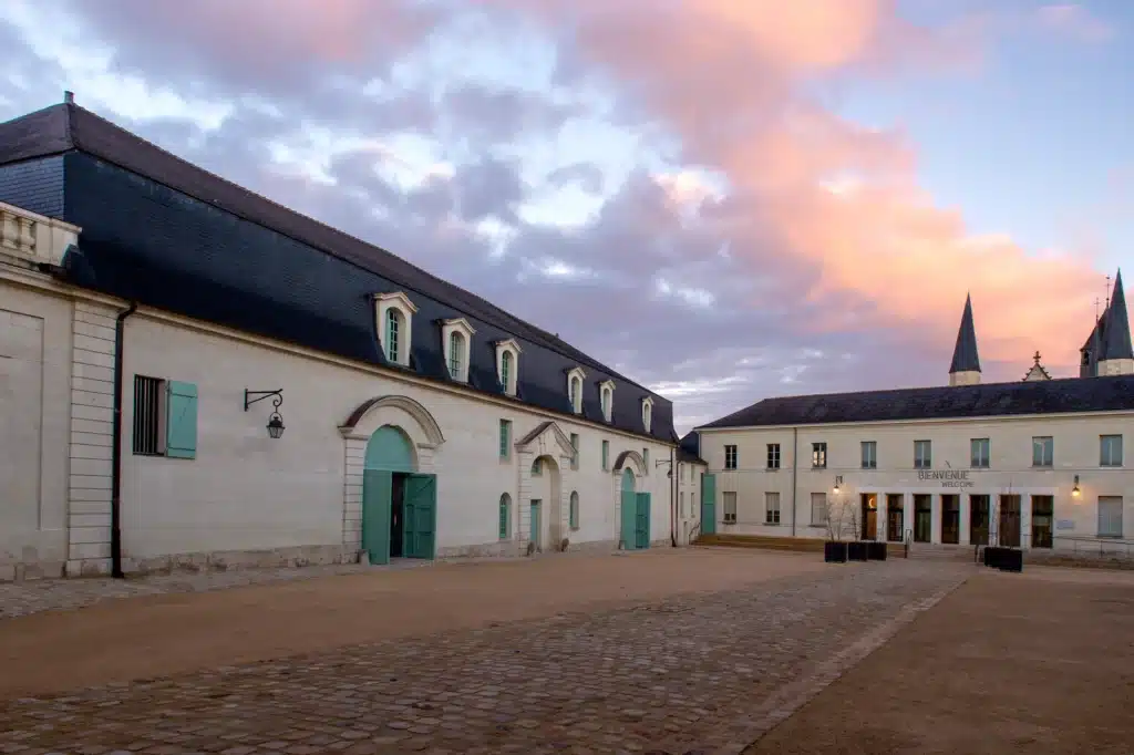 Entrée cour d'honneur Fontevraud