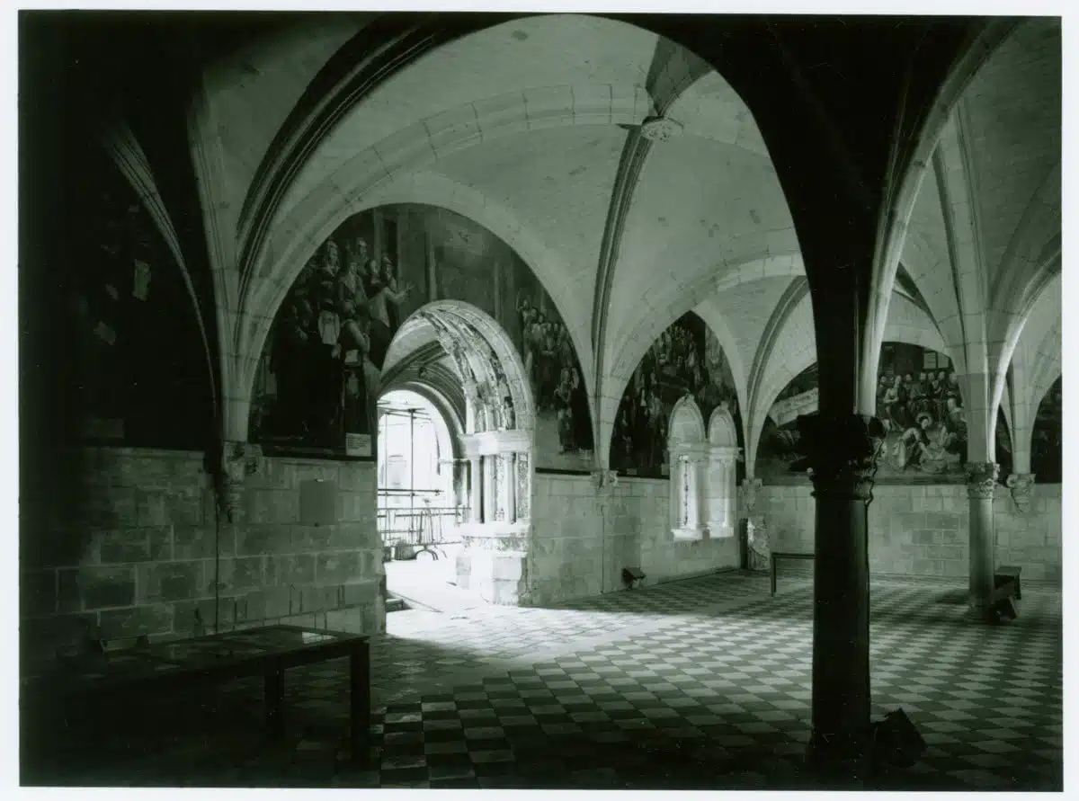 Archive de la salle capitulaire Fontevraud