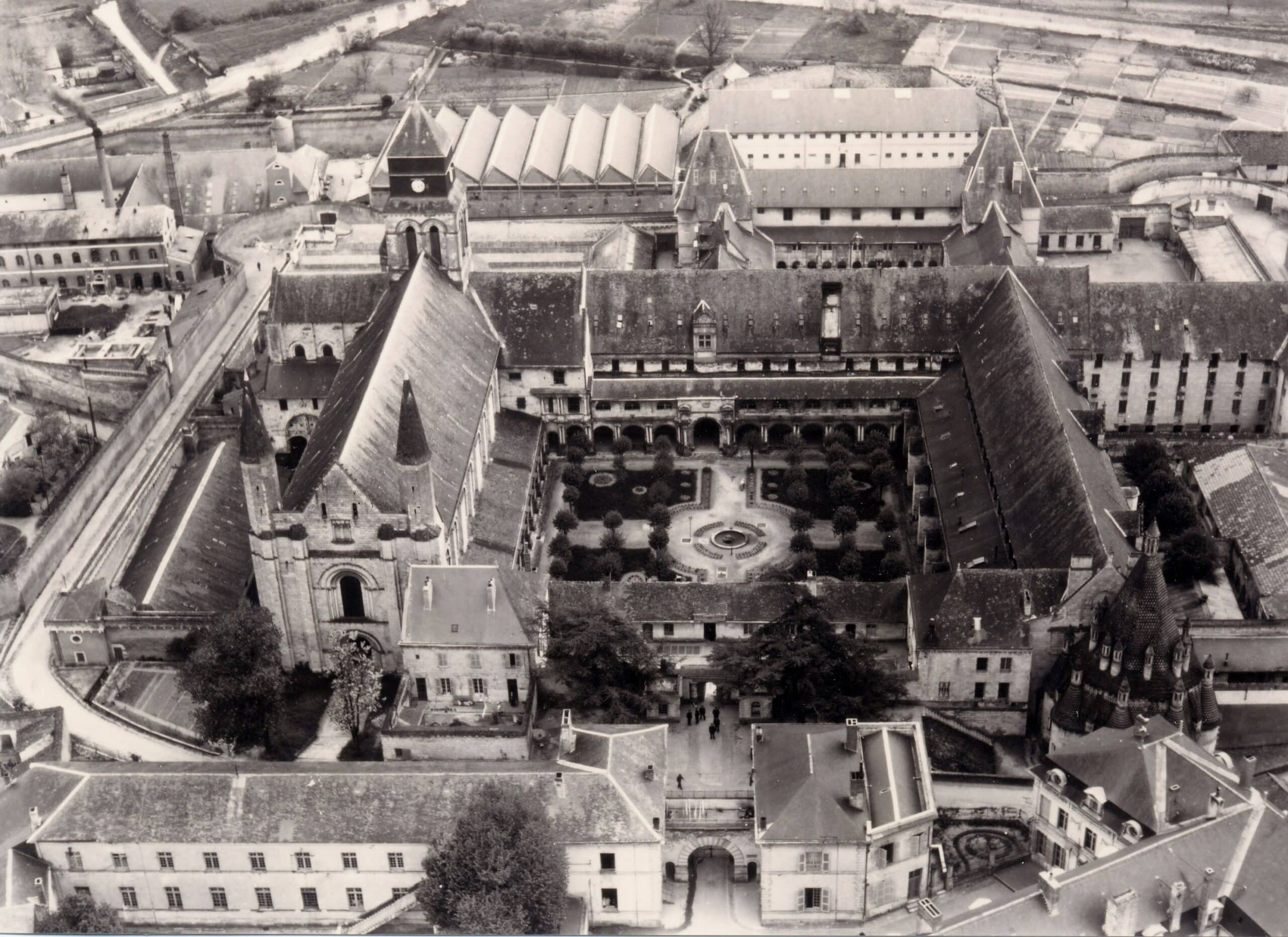 Vue cavalière de la maison centrale de Fontevraud (c) DR