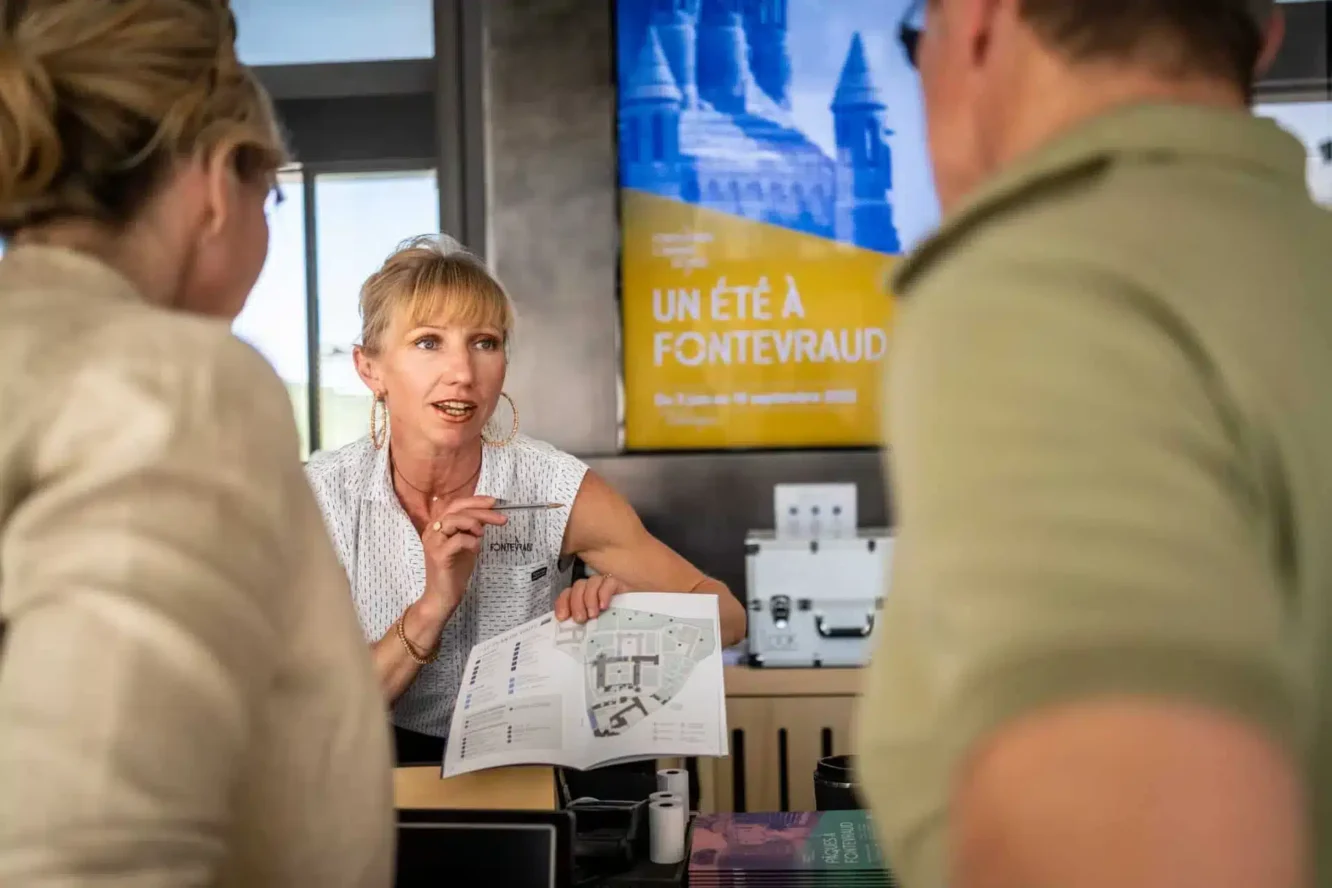 Famille en visite à Fontevraud
