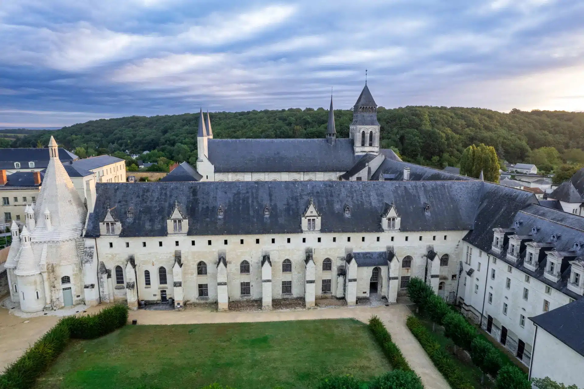 Cuisines romanes vue de drone Fontevraud