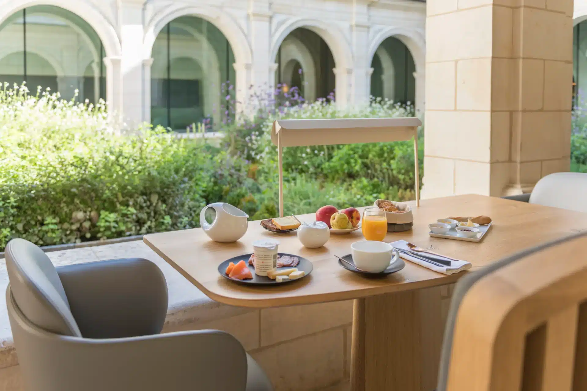 Petit-déjeuner Fontevraud L'Ermitage cloitre