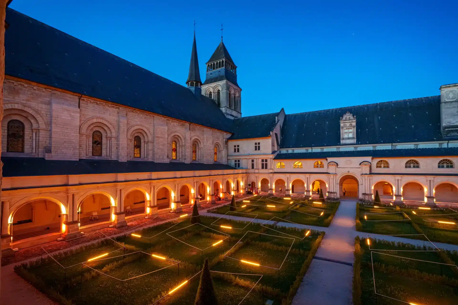 Cloitre de nuit Abbaye Fontevraud