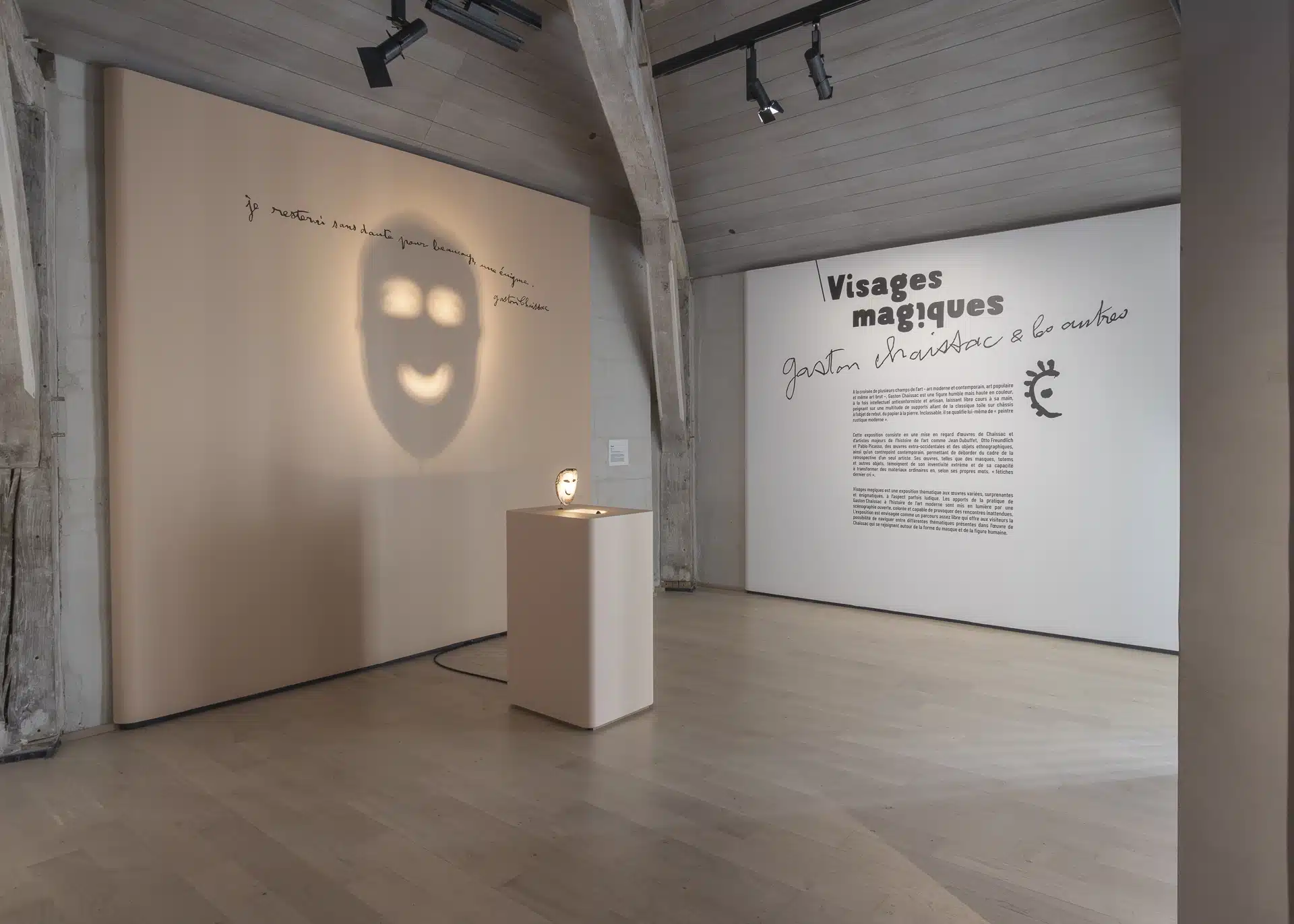 Entrée de l'exposition visages magiques